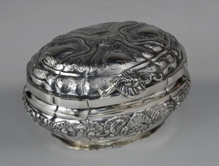 Lote 678: ANTIGUA CAJA FRANCESA DEL SIGLO XVIII CON TAPA.  ANTIGUA CAJA FRANCESA DEL SIGLO XVIII CON TAPA. 