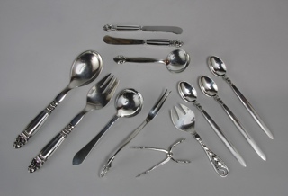 Lote 561: CONJUNTO DE CUBIERTOS DINAMARQUESES GEORG JENSEN.  CONJUNTO DE CUBIERTOS DINAMARQUESES GEORG JENSEN. 