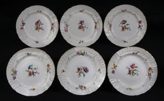 Lote 954: DIECIOCHO ANTIGUOS PLATOS DE PORCELANA ALEMANA KPM.  DIECIOCHO ANTIGUOS PLATOS DE PORCELANA ALEMANA KPM. 