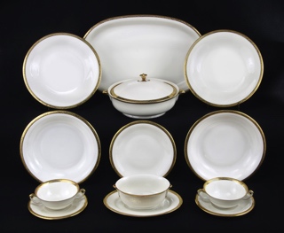 Lote 959: JUEGO DE PORCELANA ALEMANA HOHENBERG PARA MESA.  JUEGO DE PORCELANA ALEMANA HOHENBERG PARA MESA. 