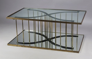 Lote 355: MESA BAJA RECTANGULAR DE HIERRO Y BRONCE PARA CENTRO. MESA BAJA RECTANGULAR DE HIERRO Y BRONCE PARA CENTRO.