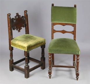 Lote 374: DOS SILLAS ESPAÑOLAS DE MADERA RUSTICA. DOS SILLAS ESPAÑOLAS DE MADERA RUSTICA.