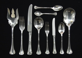 Lote 587: JUEGO DE CUBIERTOS DE PLATA MEXICANA 925 SELLADA. JUEGO DE CUBIERTOS DE PLATA MEXICANA 925 SELLADA.