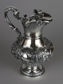 Lote 589: ANTIGUA JARRA DE PLATA IRLANDESA SELLADA. ANTIGUA JARRA DE PLATA IRLANDESA SELLADA.