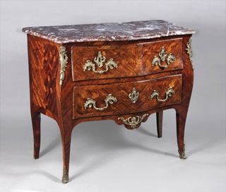 Lote 380: ANTIGUA COMODA FRANCESA LUIS XV ESTAMPILLADA J. C. ELLAUME. ANTIGUA COMODA FRANCESA LUIS XV ESTAMPILLADA J. C. ELLAUME.