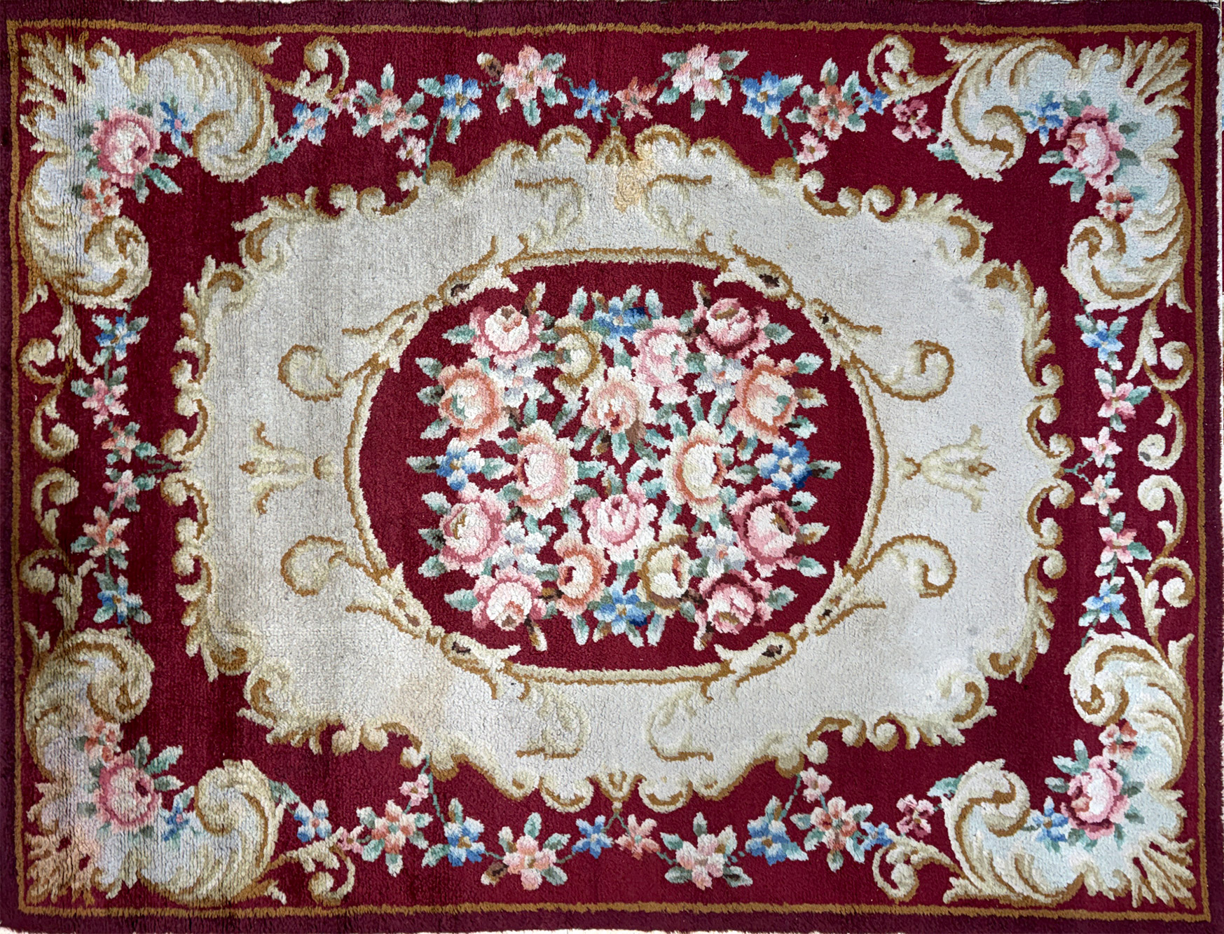  ALFOMBRA SAVONNERIE DE LANA TEJIDA A MANO. 