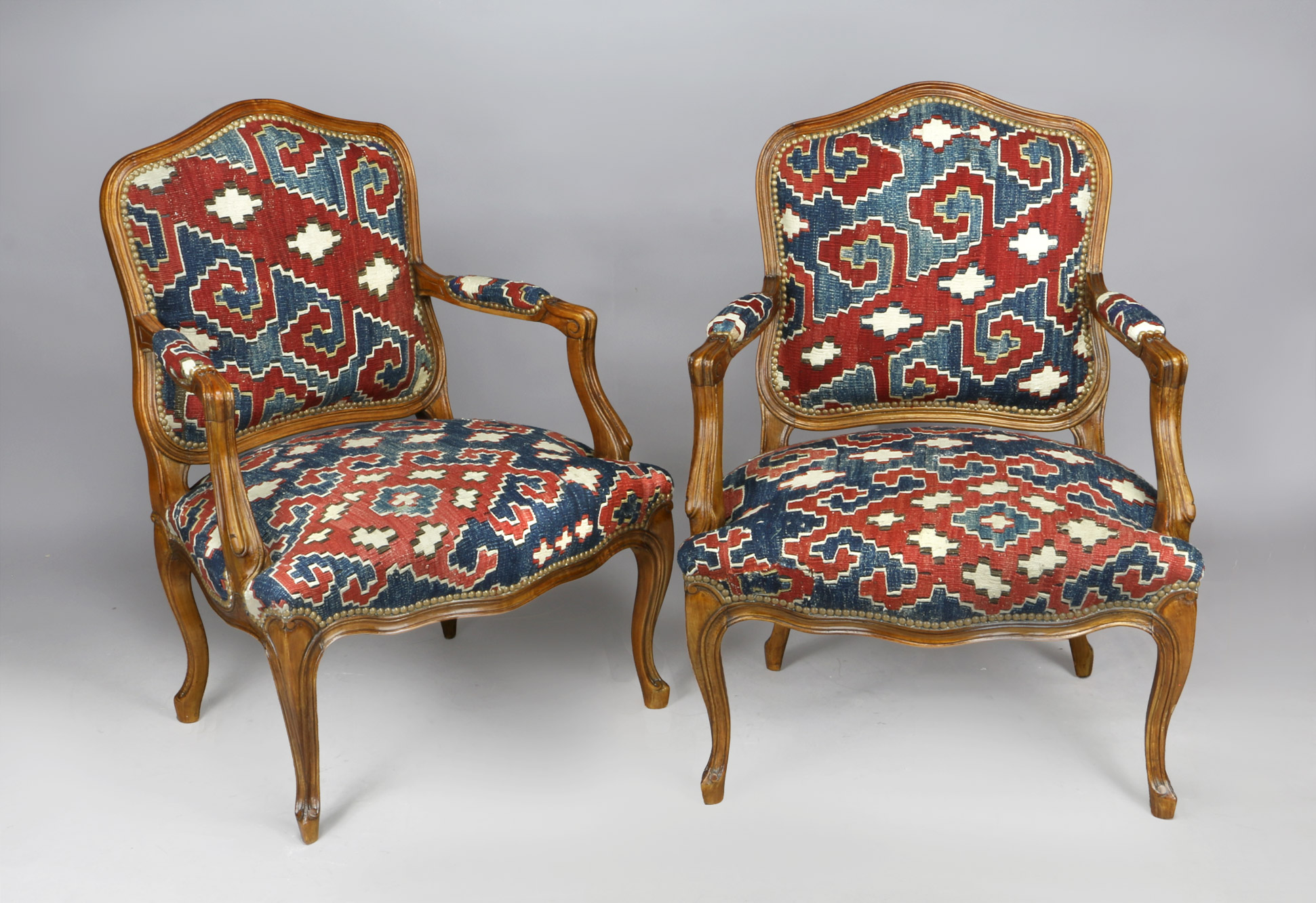  PAR DE SILLONES FRANCESES DE ESTILO REGENCE. 