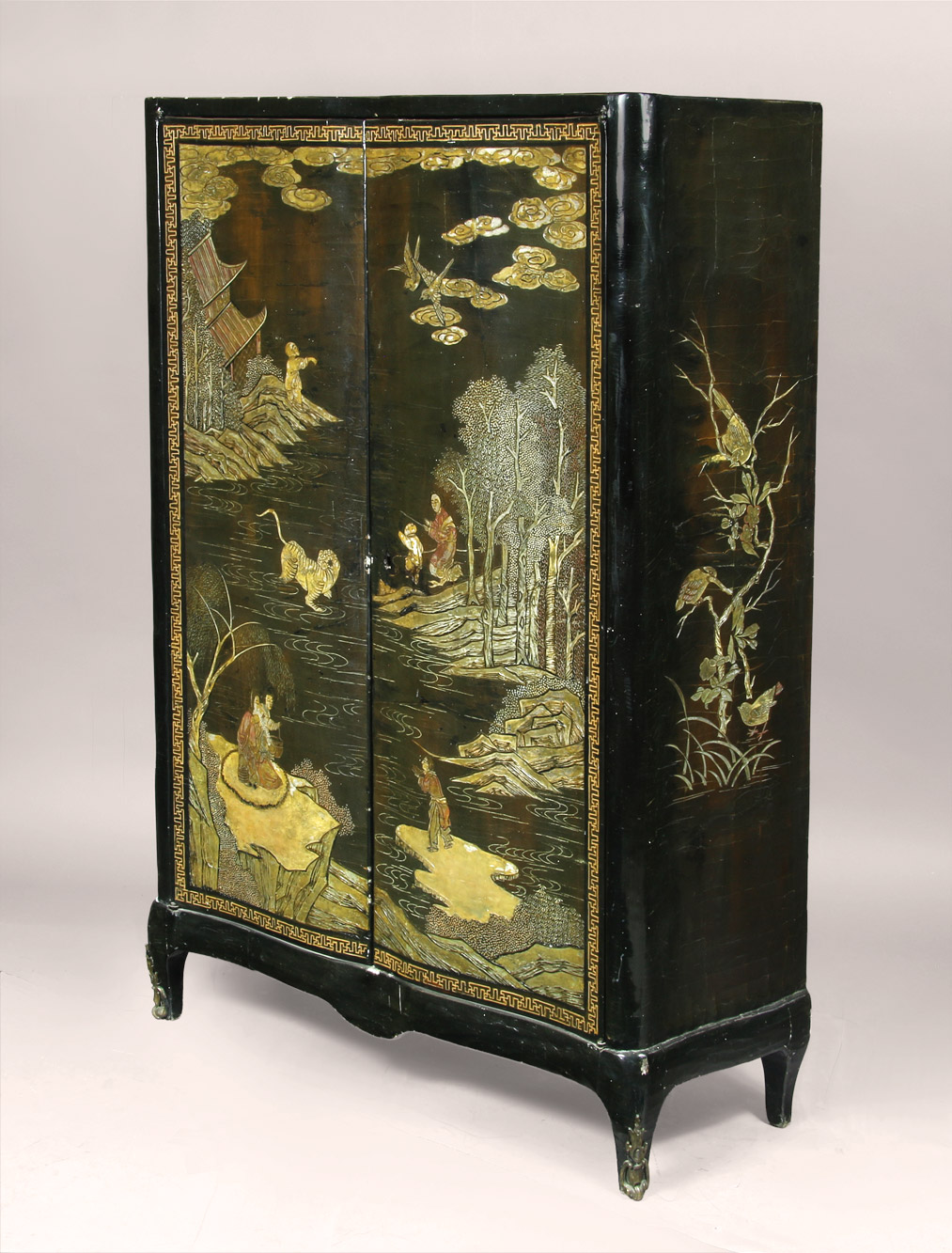  ANTIGUO ARMARIO FRANCES LUIS XV CON CHINOISERIE. 