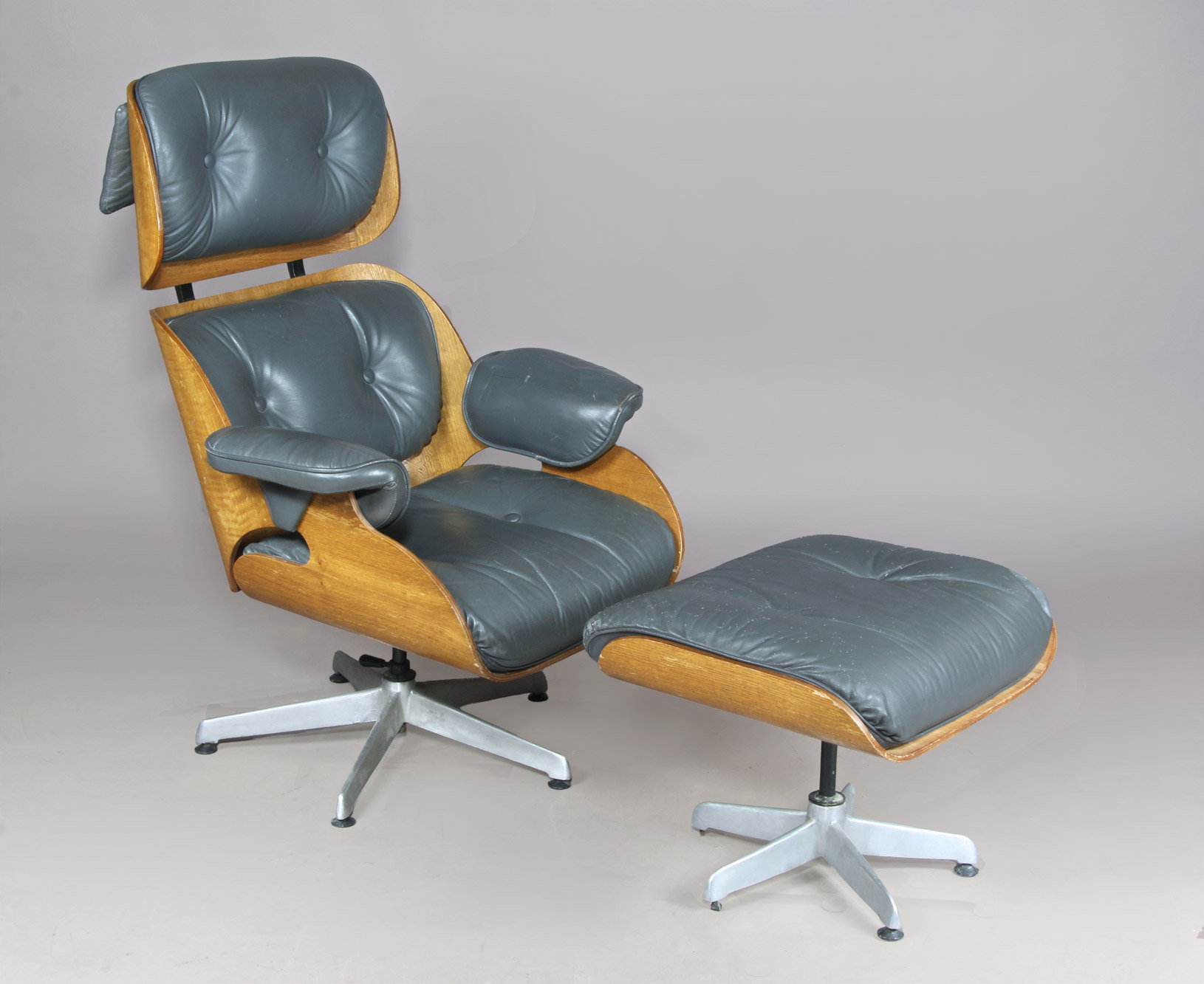  SILLON DISEÑO MILLER CON APOYA PIES. 