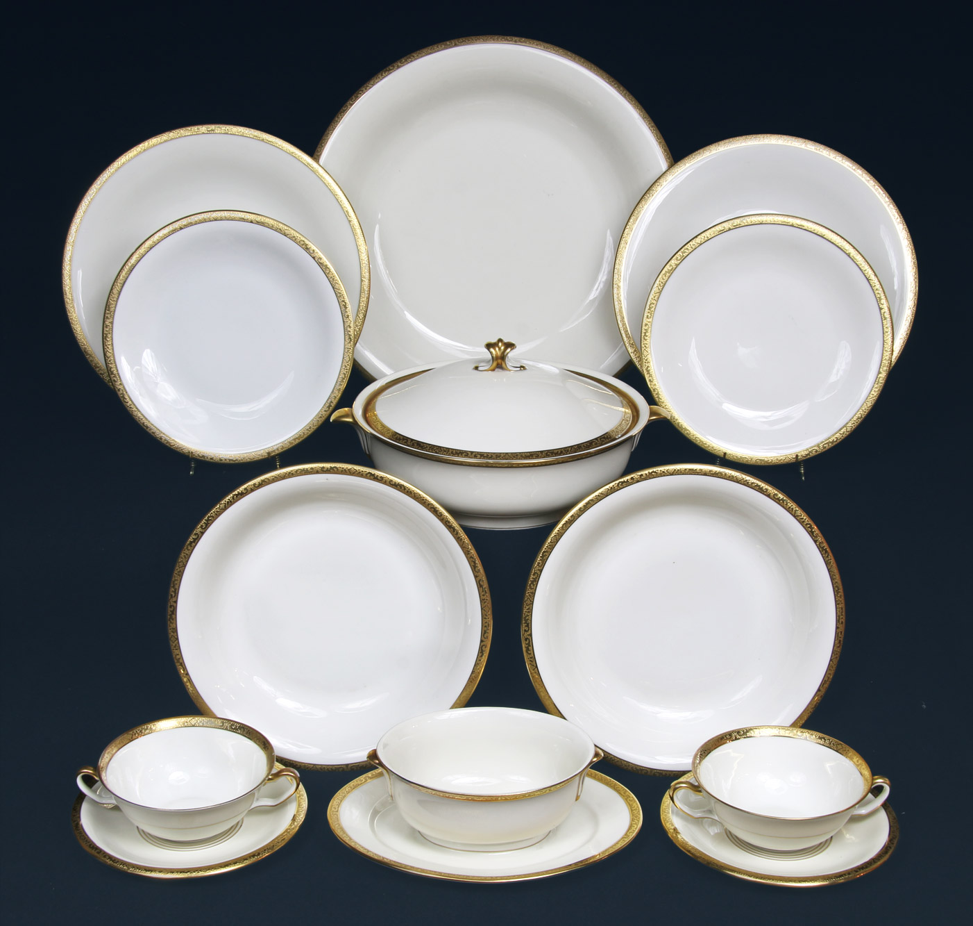  JUEGO DE PORCELANA ALEMANA HOHENBERG PARA MESA. 