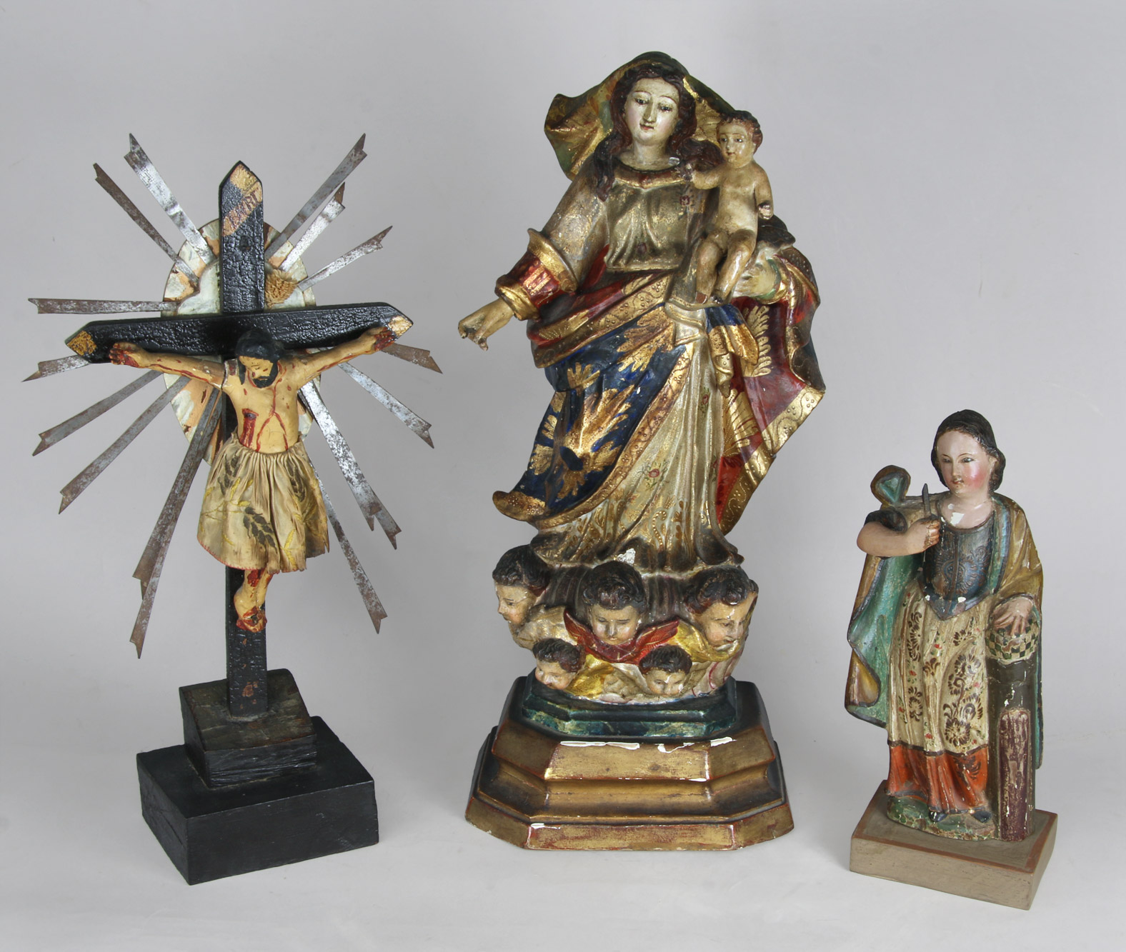  TRES ANTIGUAS TALLAS RELIGIOSAS POLICROMADAS. 
