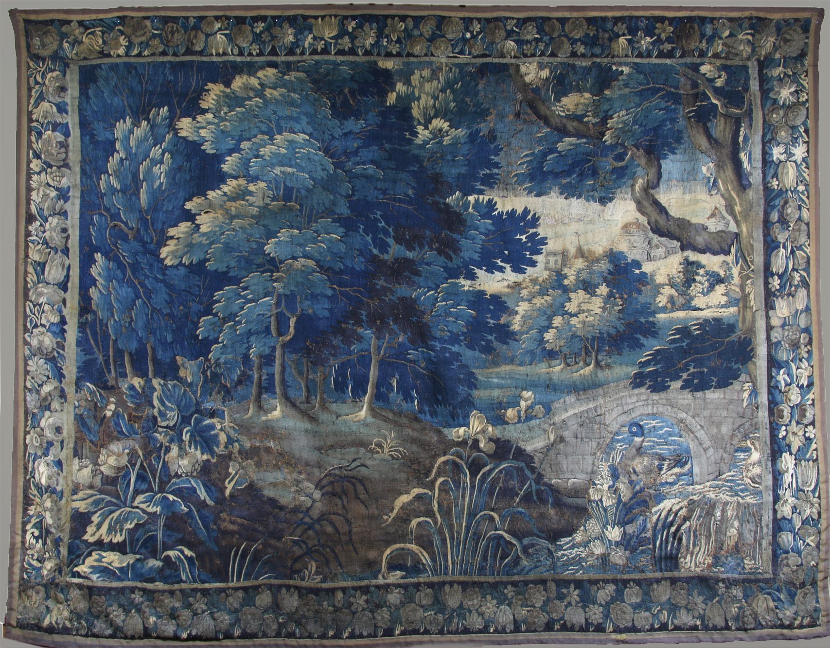  ANTIGUA TAPICERIA FRANCESA VERDURE SIGLO XVIII. 