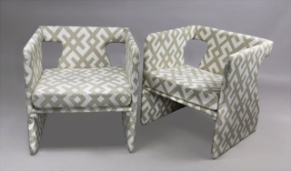 Lote 256: PAR DE SILLONES INSPIRADOS EN UN MODELO DE ALBERTO CHURBA. PAR DE SILLONES INSPIRADOS EN UN MODELO DE ALBERTO CHURBA.