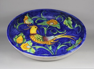 Lote 648: GRAN PLATO HONDO DE FAIENCE ITALIANA ESMALTADA.  GRAN PLATO HONDO DE FAIENCE ITALIANA ESMALTADA. 
